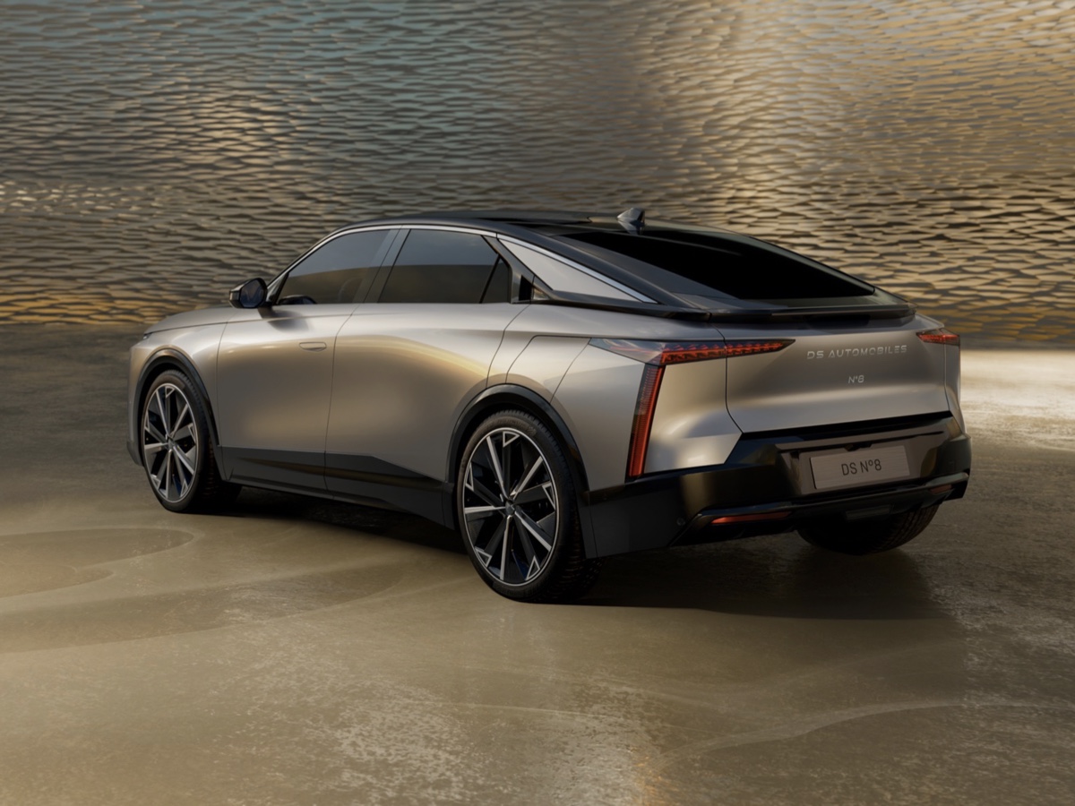 DS Automobiles N°8