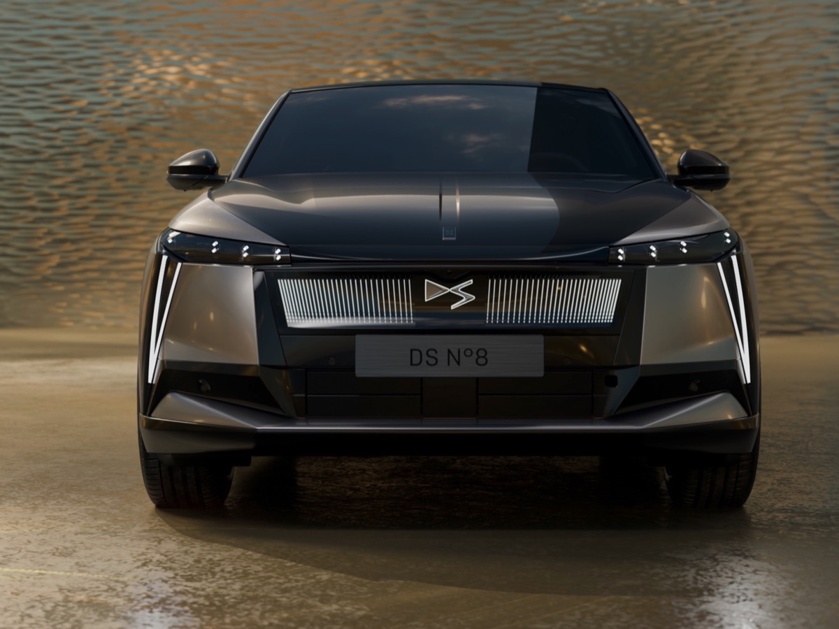 DS Automobiles N°8