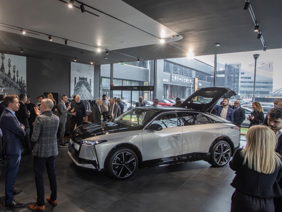 DS N°8 reveal Milano