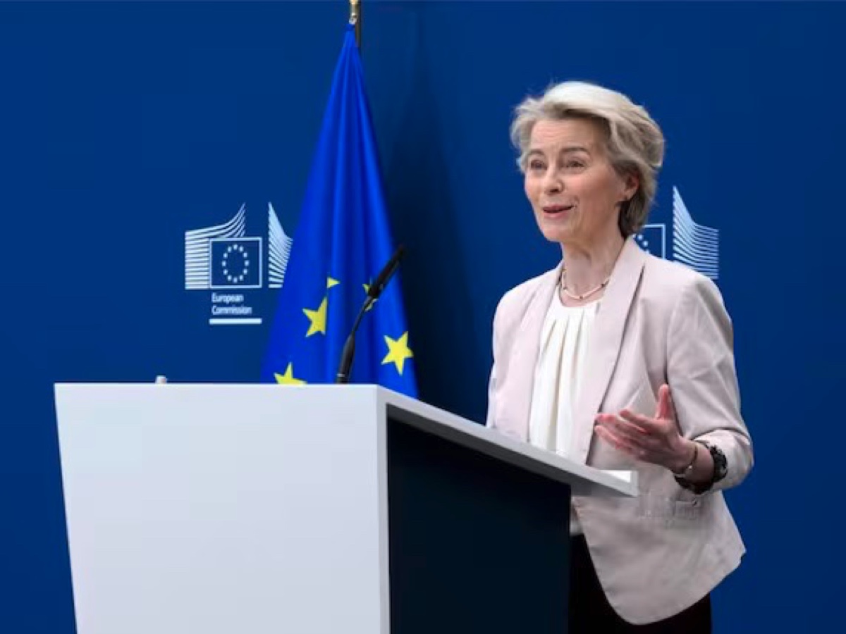 Commissione Ue presidente Ursula von der Leyen 