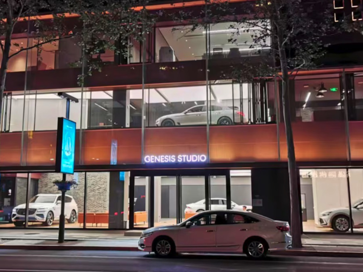 Genesis flagship store Cina