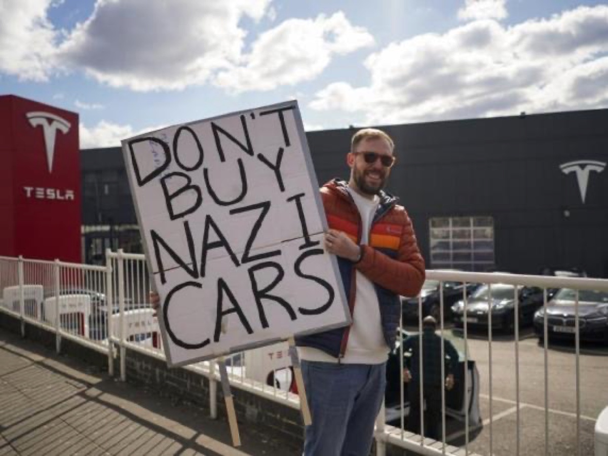 USA protesta anti-Tesla