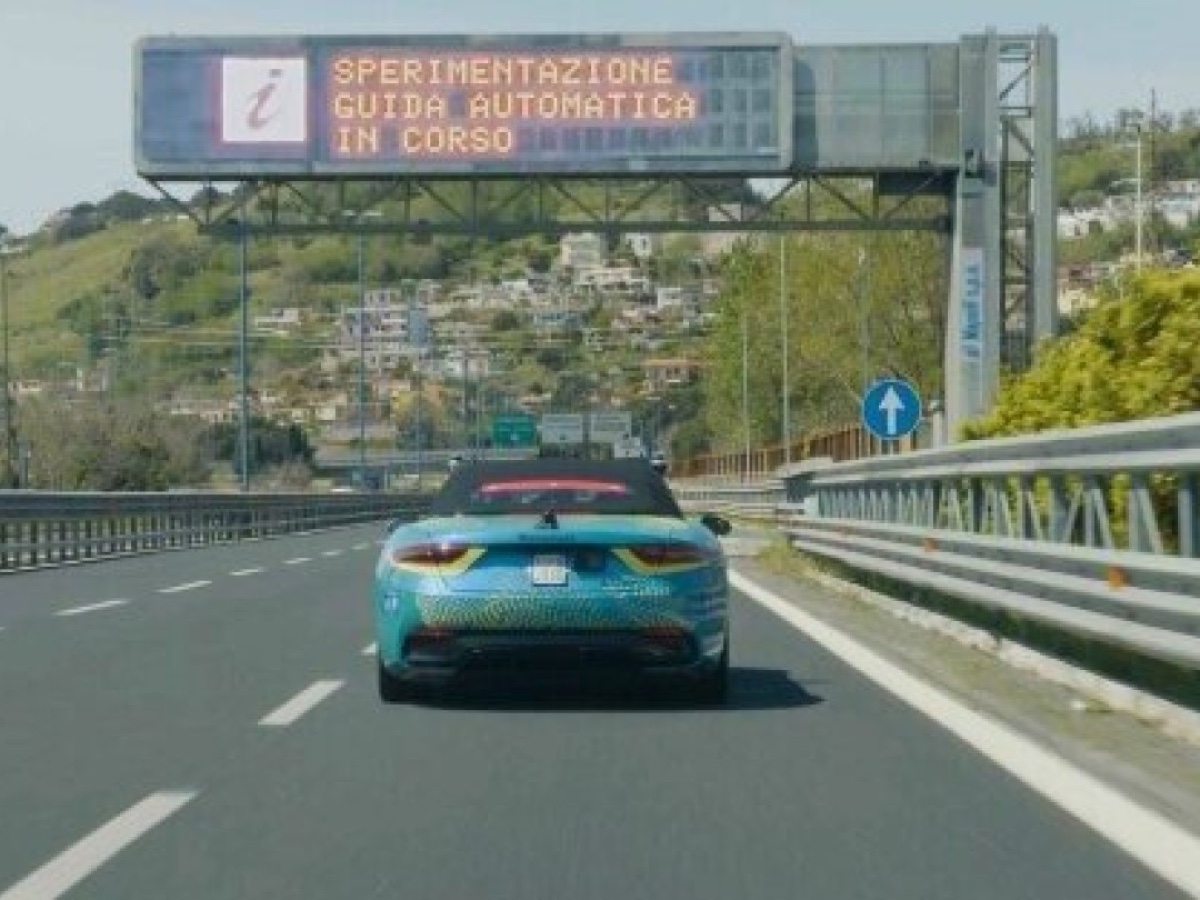 A Napoli il primo test di guida autonoma a traffico aperto