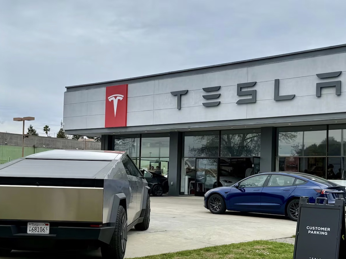 Tesla dealer USA
