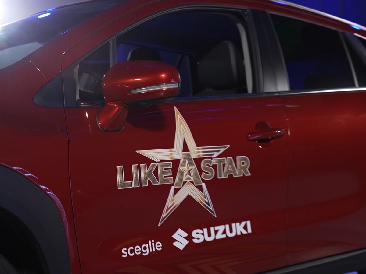Suzuki S-Cross Hybrid auto ufficiale di Like a Star