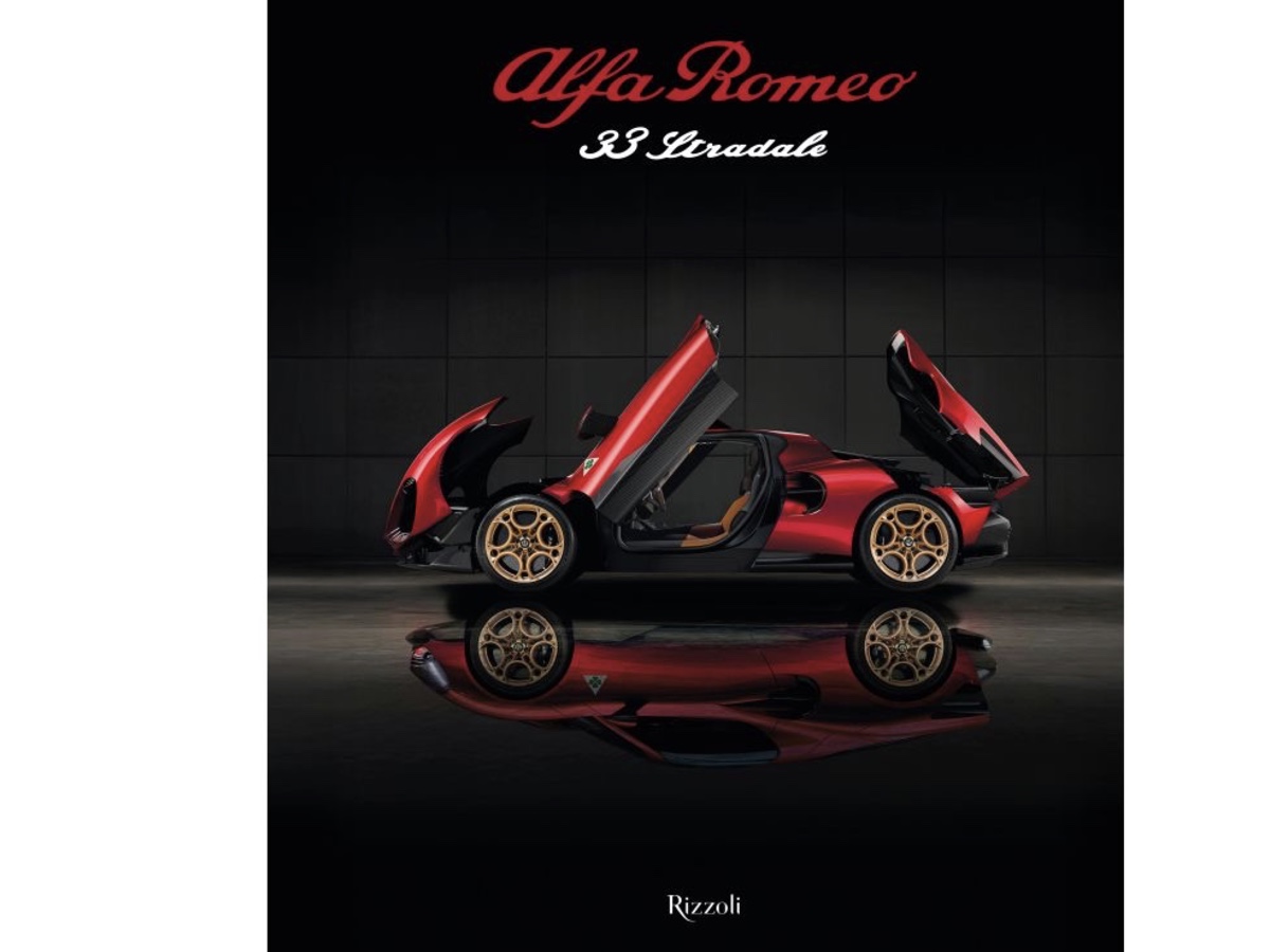 Alfa Romeo 33 Stradale libro da collezione
