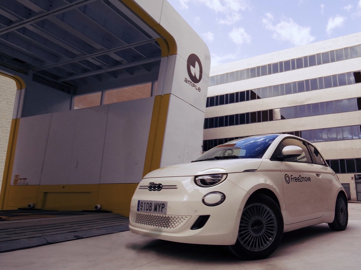 Fiat 500e swapping station Madrid