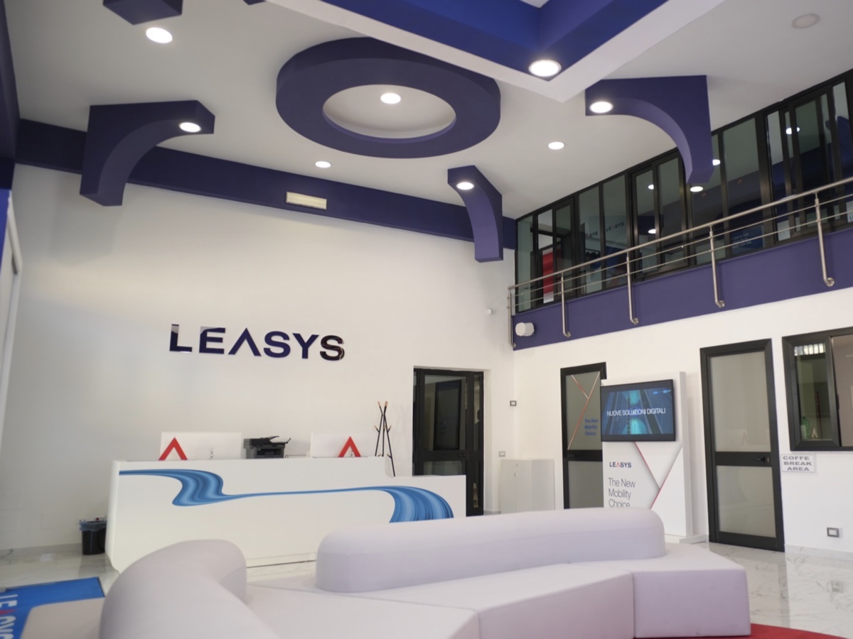 Leasys One flagship store Napoli