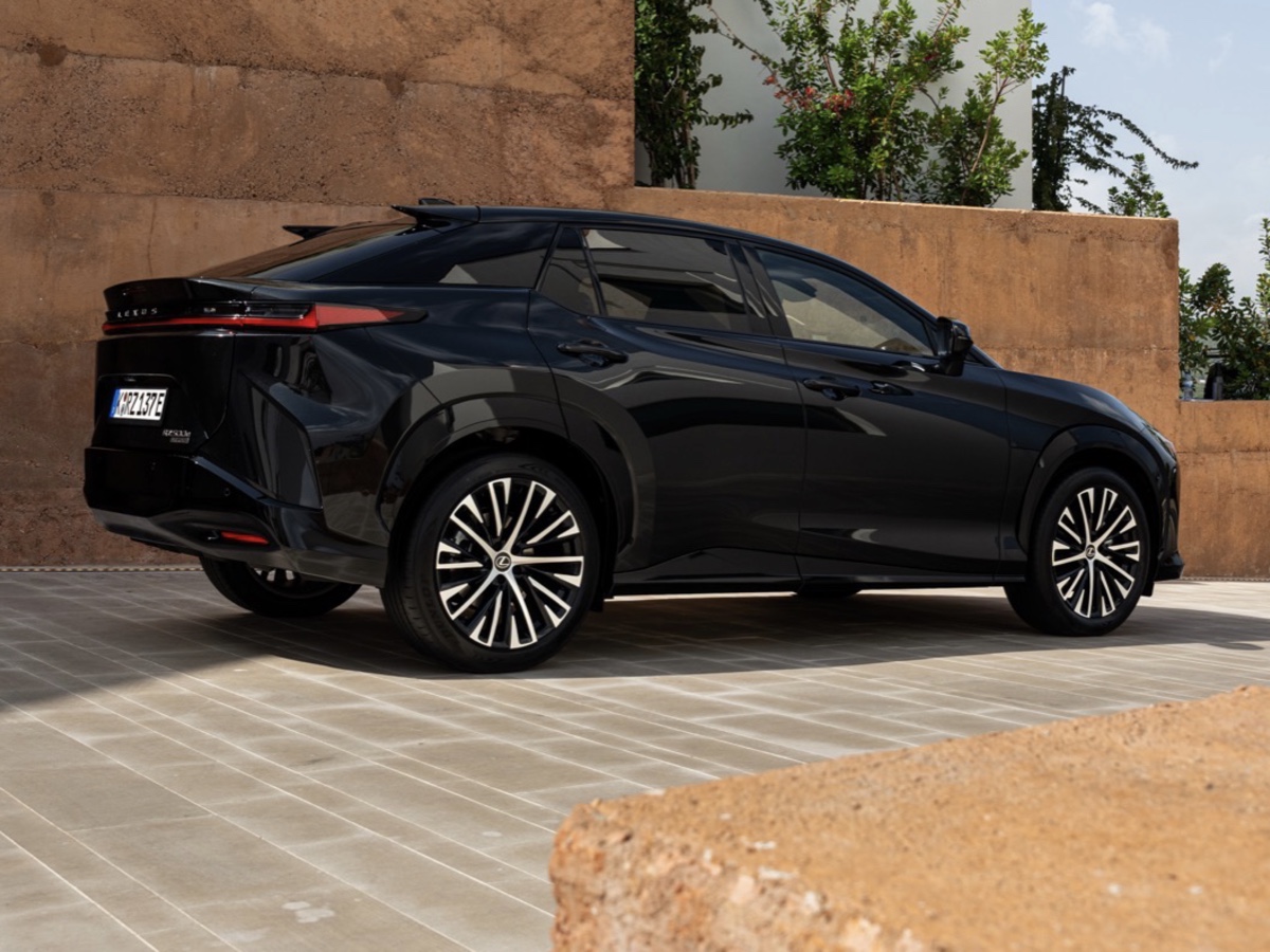 Lexus RZ