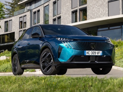 Peugeot: possibili ritardi per i nuovi modelli EV a causa di problemi nella Gigafactory ACC