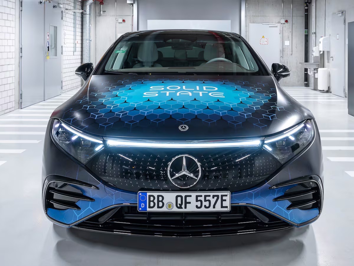 Mercedes-Benz EQS test batteria stato solido