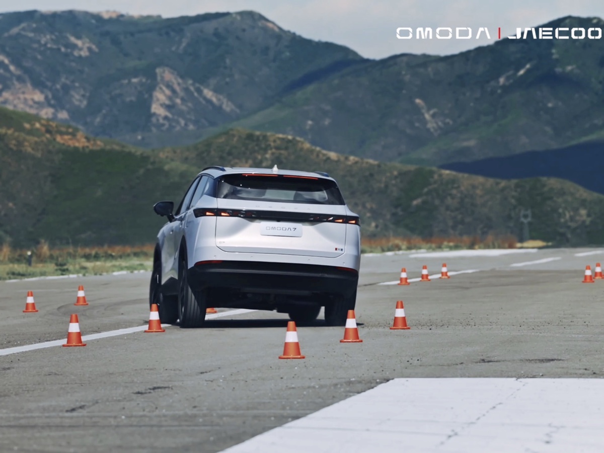 Omoda 7 test dell'alce