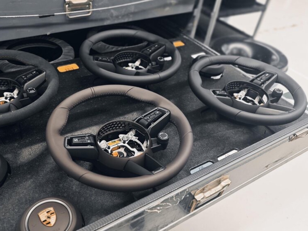 Porsche produzione volanti materiali riciclati