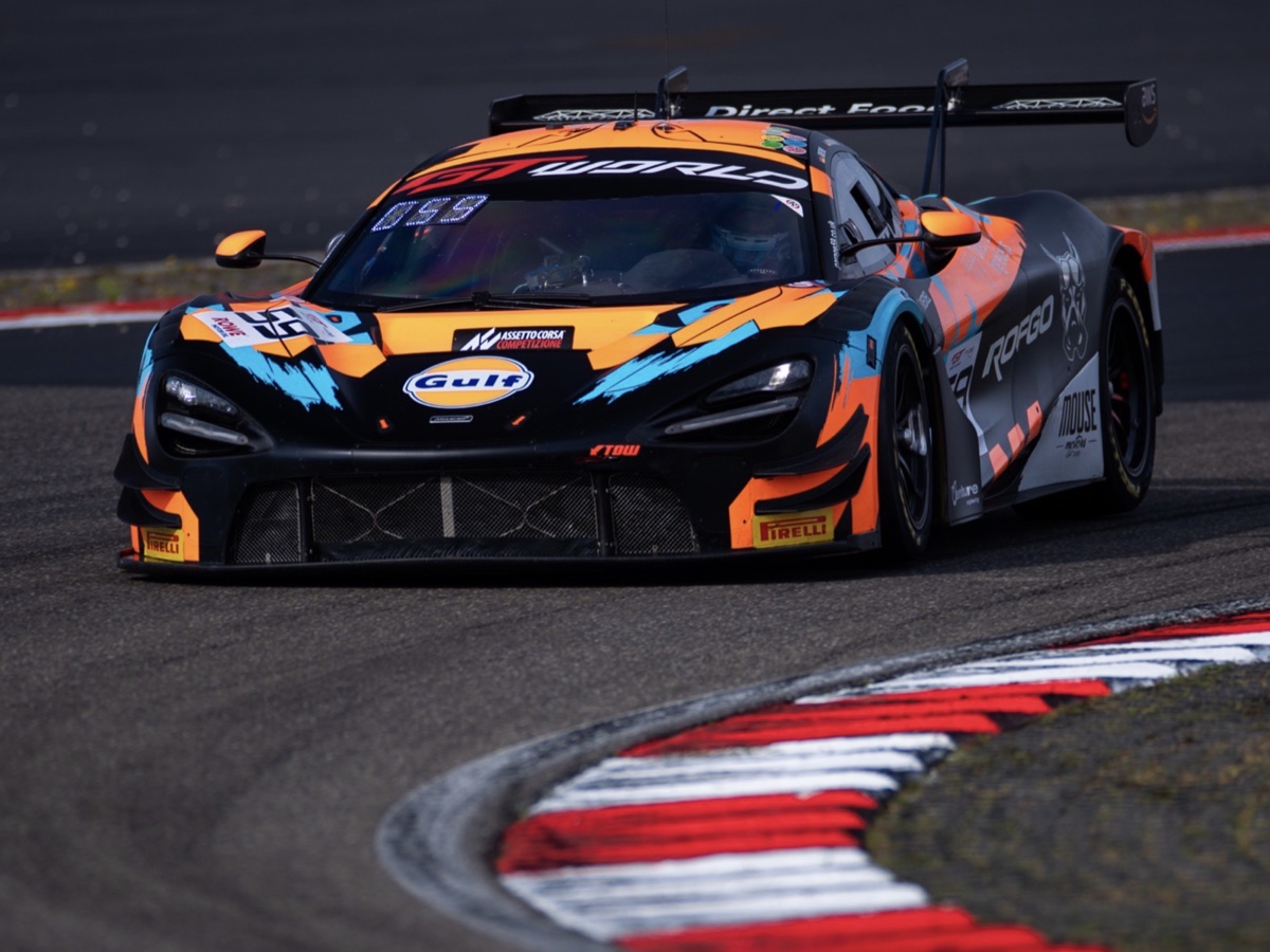 McLaren GT3 EVO Garage 59