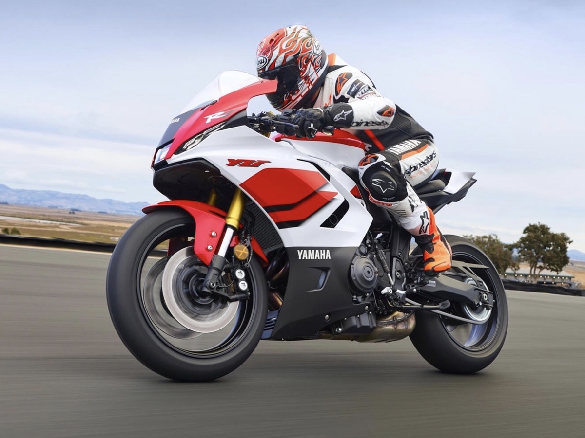 Yamaha R7