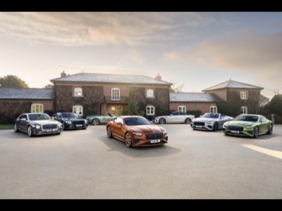 Bentley aggiorna la strategia; modelli PHEV almeno fino al 2035