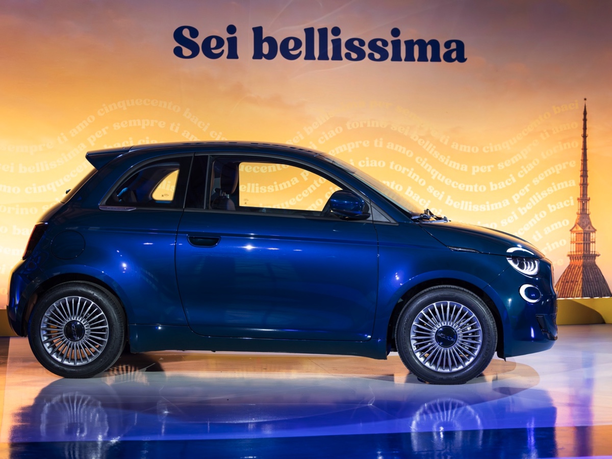 Fiat 500 Hybrid porte aperte