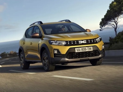 Prezzi da €20.800 per la Dacia Sandero Stepway full hybrid 155