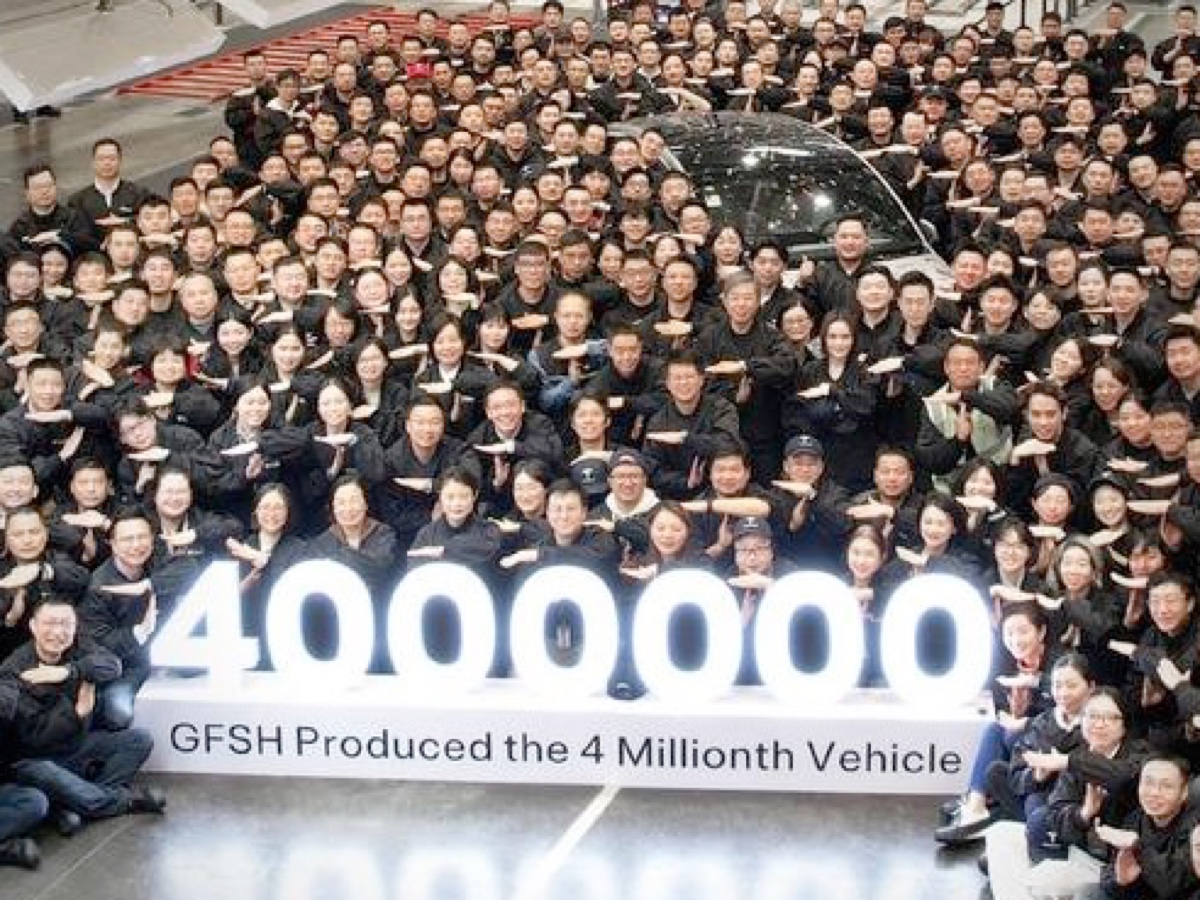 Tesla produzione Shanghai 4 milioni di veicoli