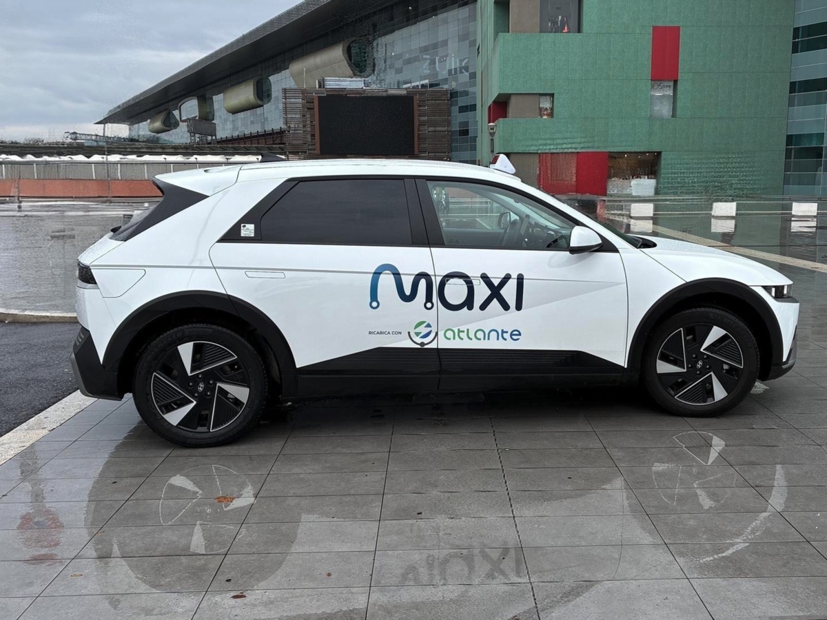 Hyundai Ioniq 5 taxi Maxi Mobility