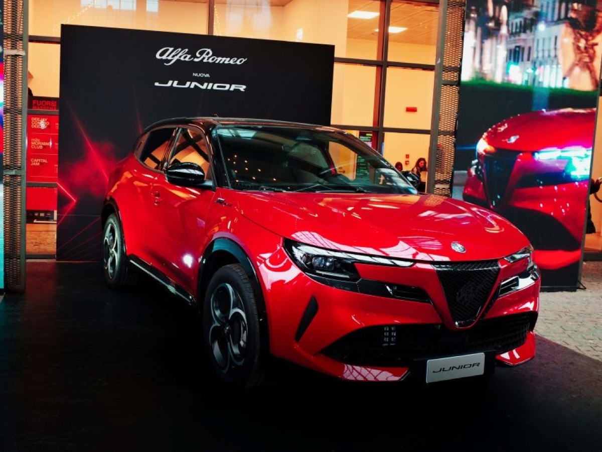 Alfa Romeo Junior ibrida Edizione Milano Cortina 2026