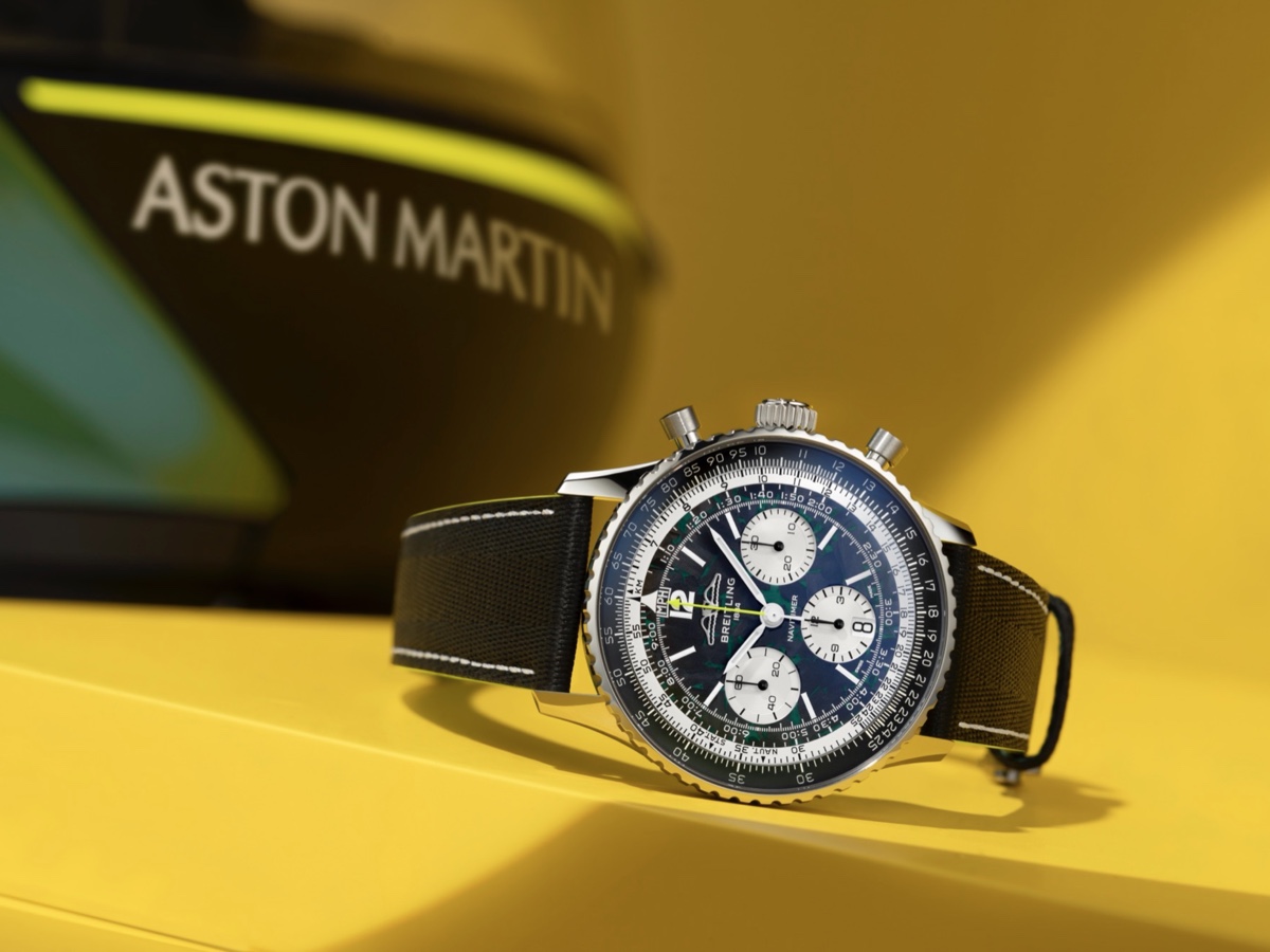 Breitling  Navitimer B01 Chronograph 43 Aston Martin Formula One Team