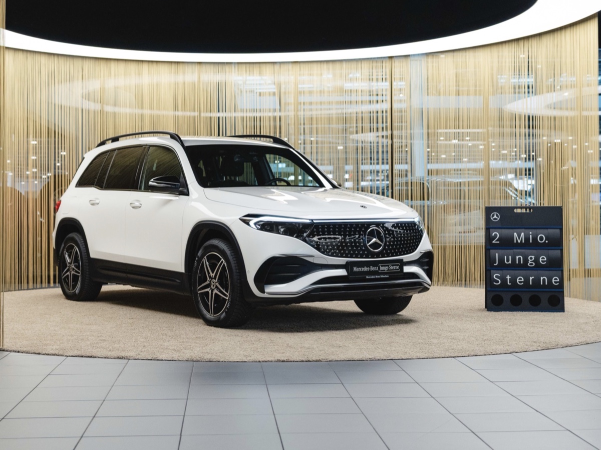 Mercedes-Benz consegna 2 milioni veicoli programma "Junge Sterne"