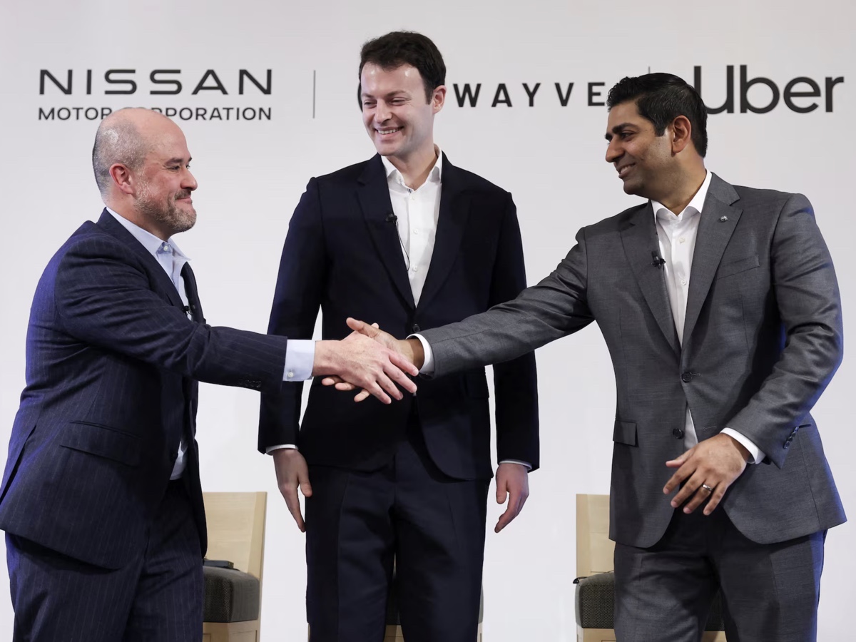 Nissan, Uber e Wayve servizi robotaxi Tokyo