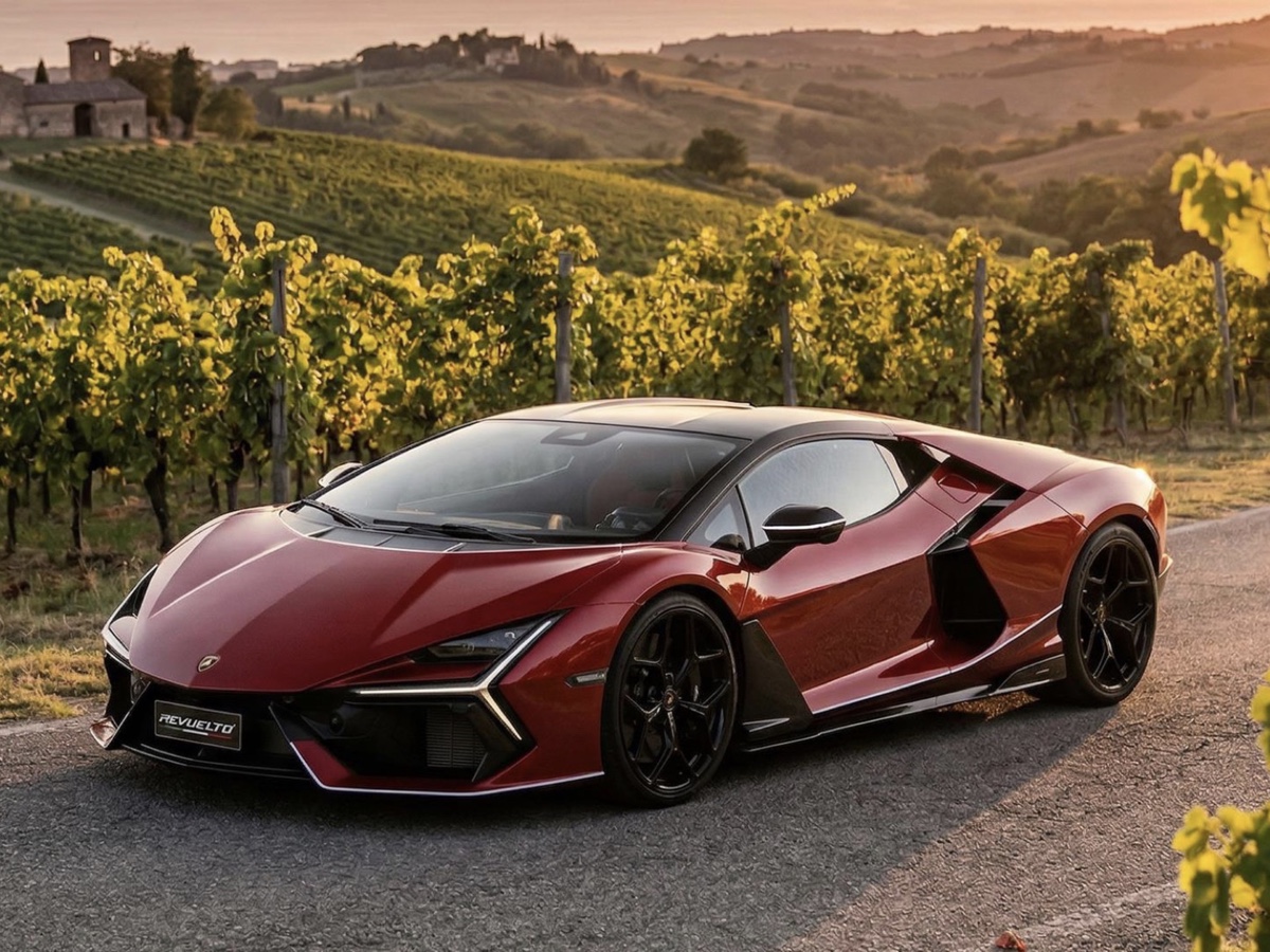Automobili Lamborghini Revuelto Rosso Grappolo