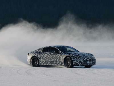 L’AMG Race Engineer della nuova GT 4 porte Coupé sfida il ghiaccio