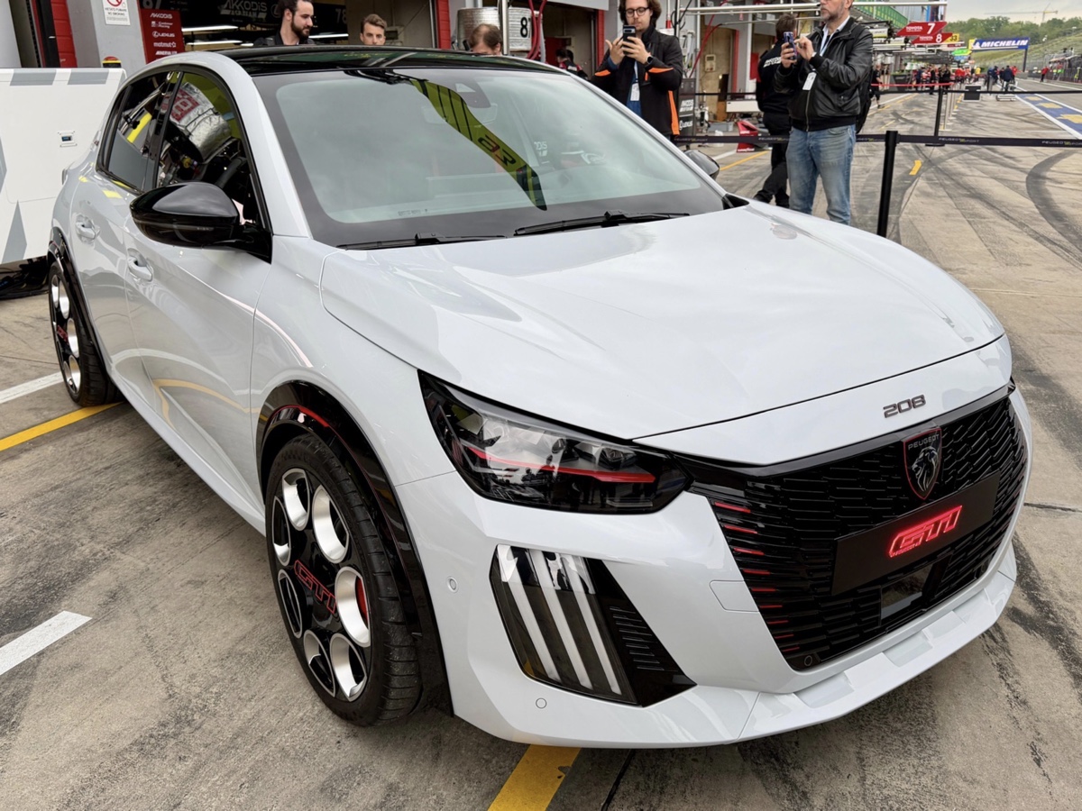 Peugeot E-208 GTi