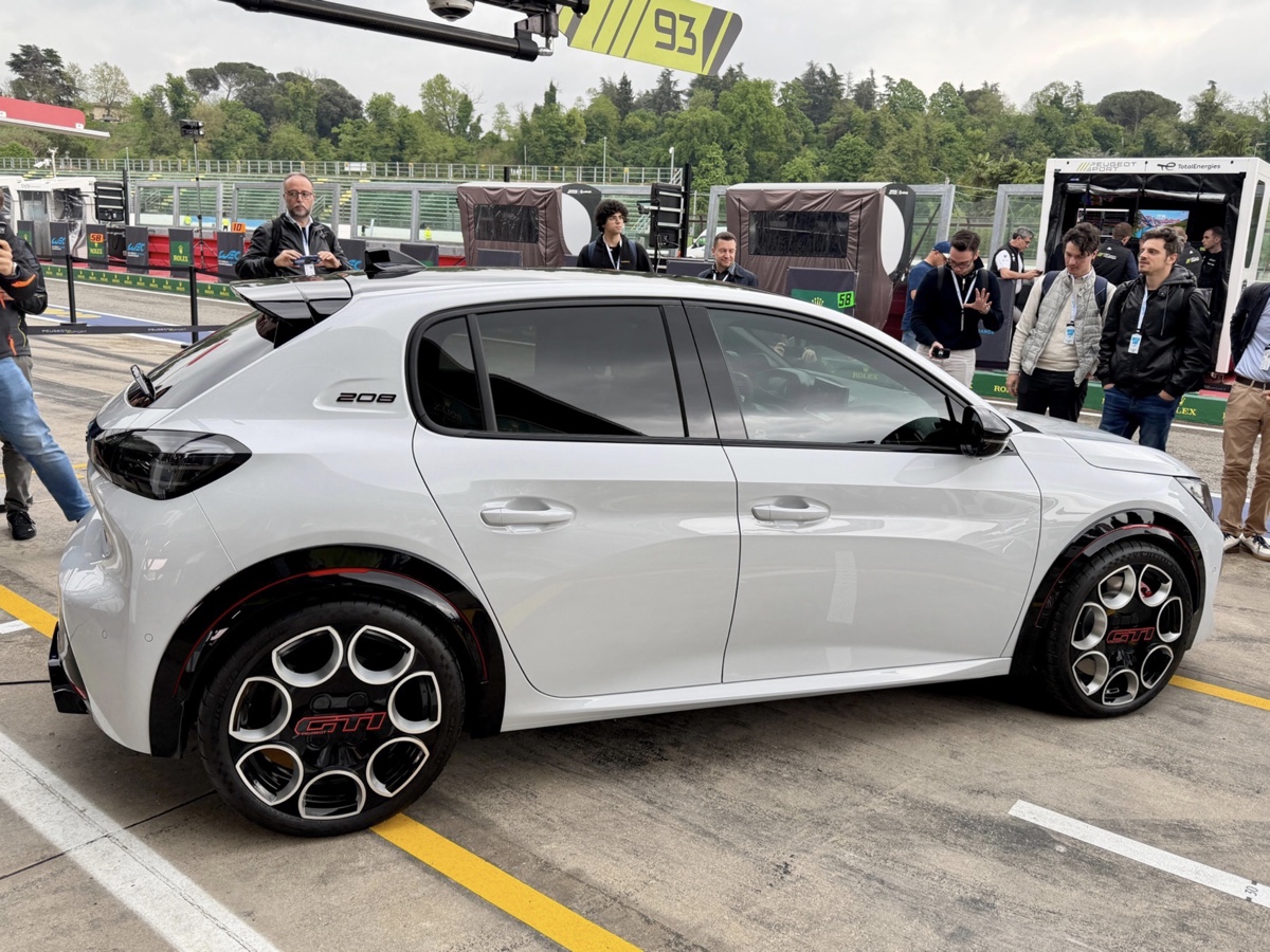 Peugeot E-208 GTi