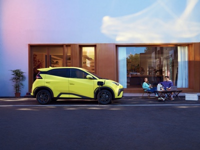 La tecnologia V2L della BYD Dolphin Surf alla Milano Design Week 