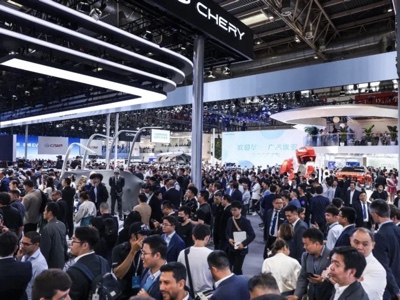 Numeri record per Auto China: 1,28 milioni di visitatori e 181 debutti globali