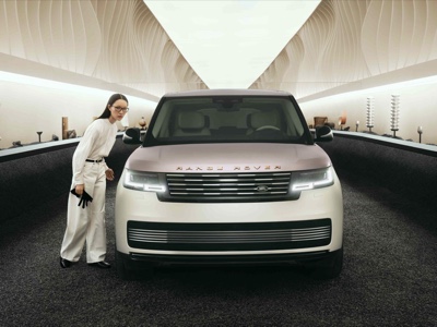 Traces, viaggio nell'artigianalità bespoke Range Rover alla Milano Design Week