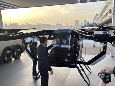 Consegne su larga scala dal 2027 per l'auto volante XPeng