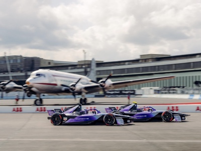 Porsche celebra 75 anni di motorsport all'E-Prix di Berlino