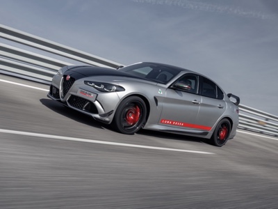 Debutto in pista a Balocco per l'Alfa Romeo Giulia Quadrifoglio Luna Rossa