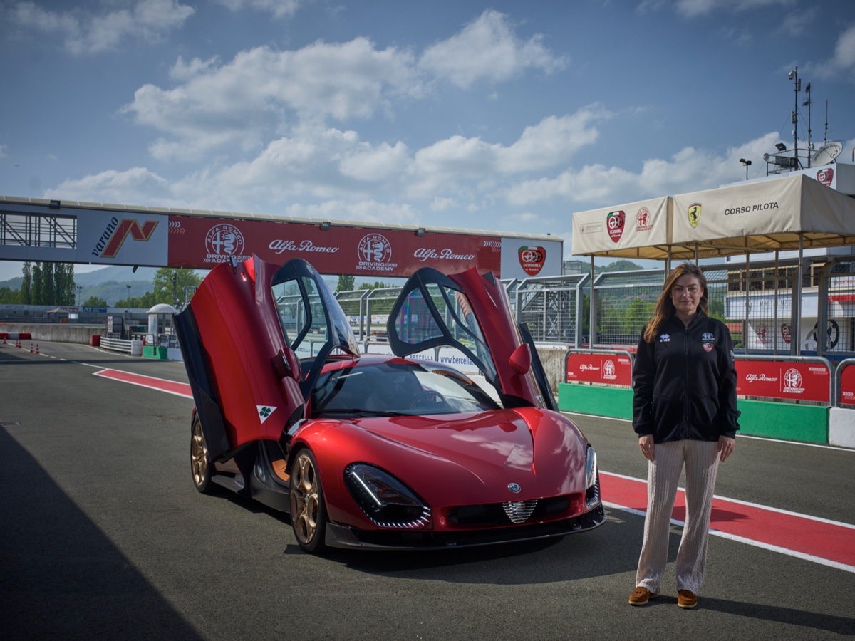 Sofia Spanou de Adamich - Alfa Romeo 33 Stradale