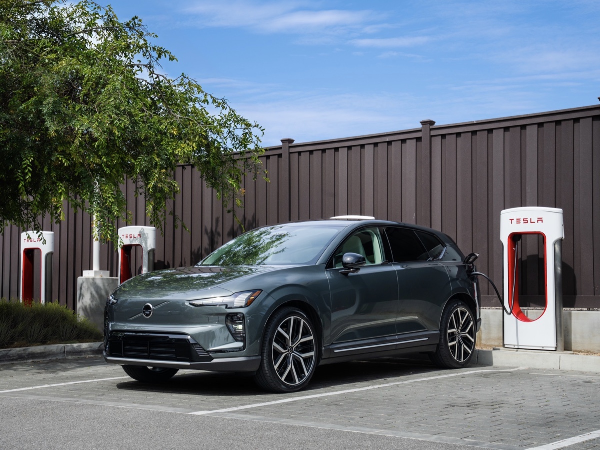 Volvo ricarica EV Tesla Supercharger