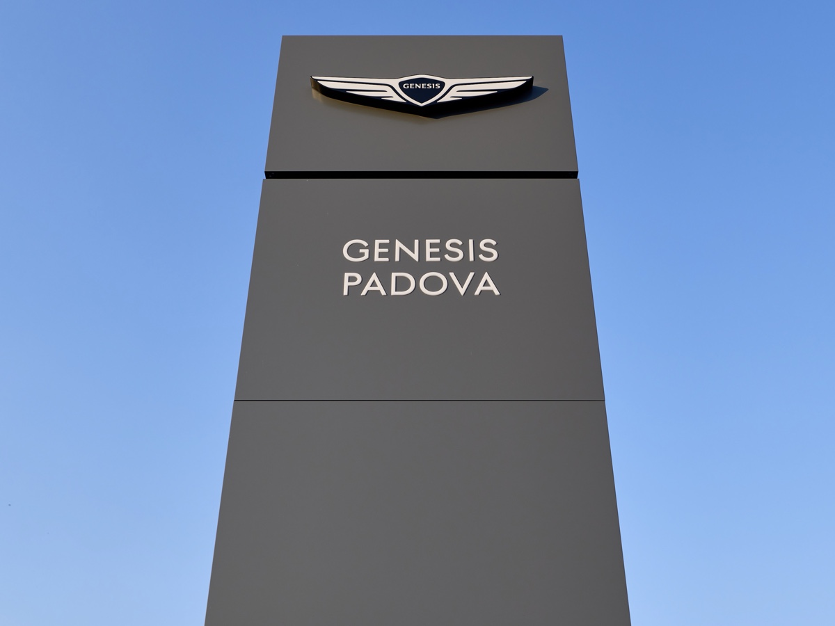 Genesis showroom Padova