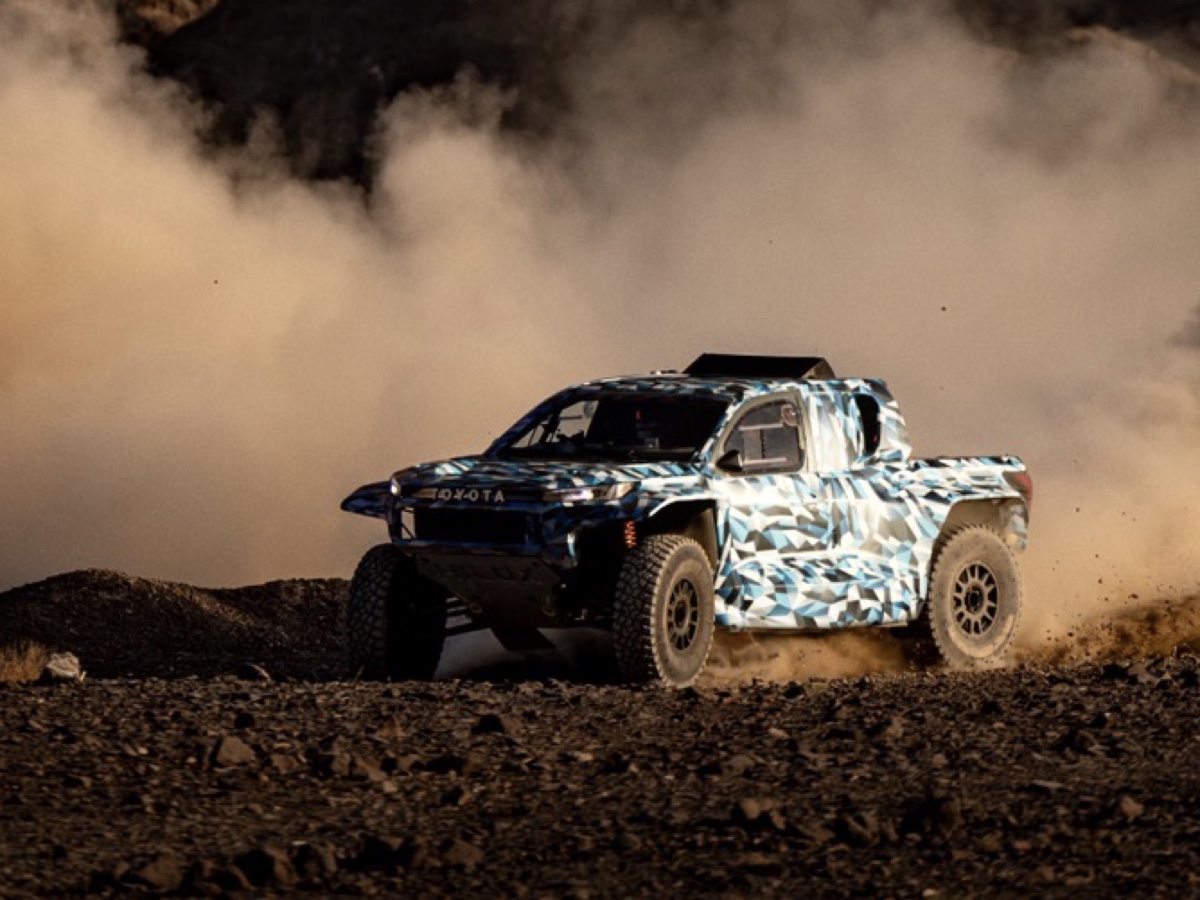 Toyota DKR GR FC Hilux idrogeno