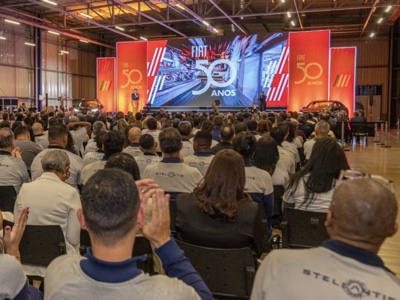 Fiat celebra 50 anni in Brasile; al via da Betim la sfida dell'elettrificazione