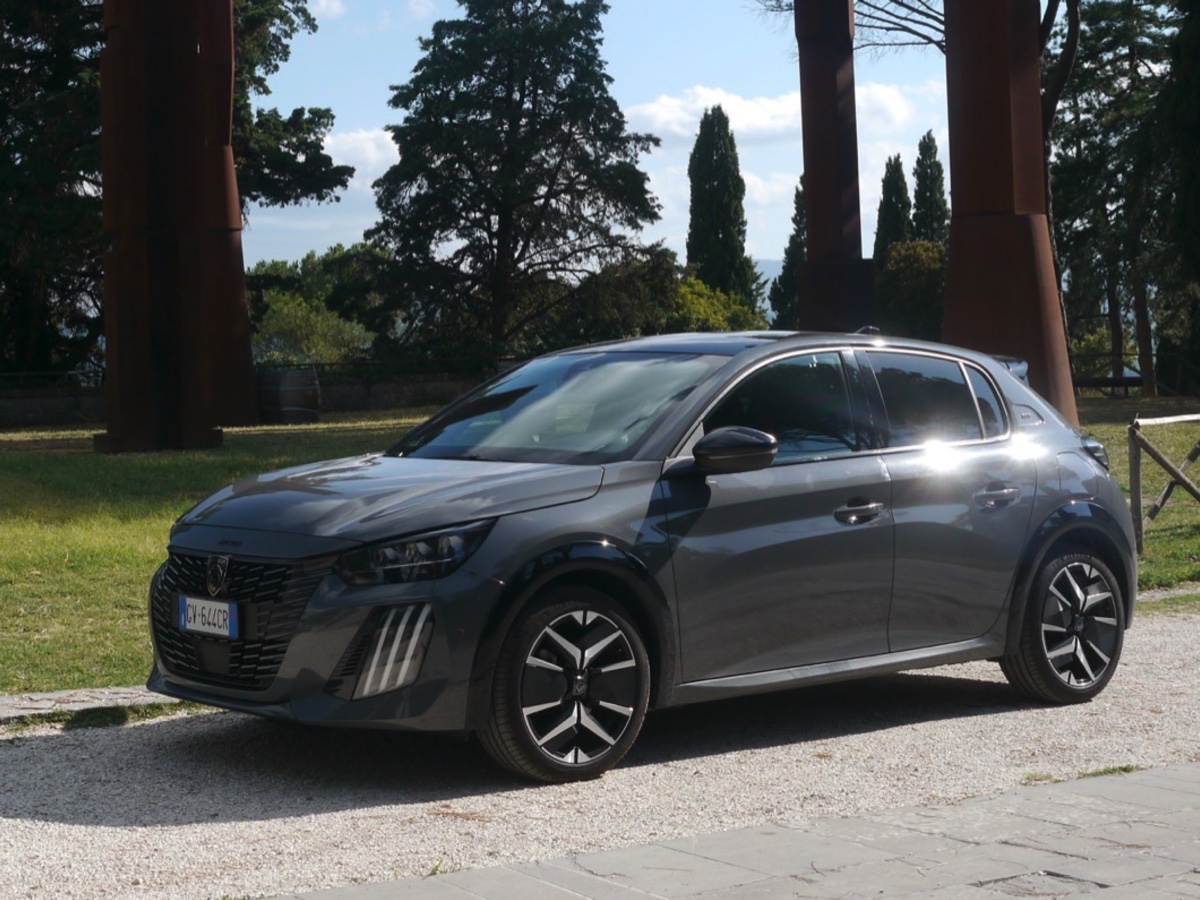 Peugeot 208 Hybrid