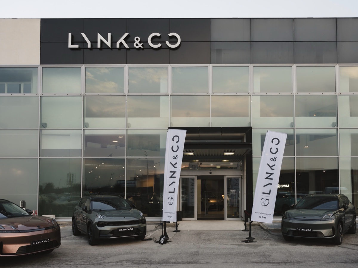 Lynk & Co showroom Cuneo