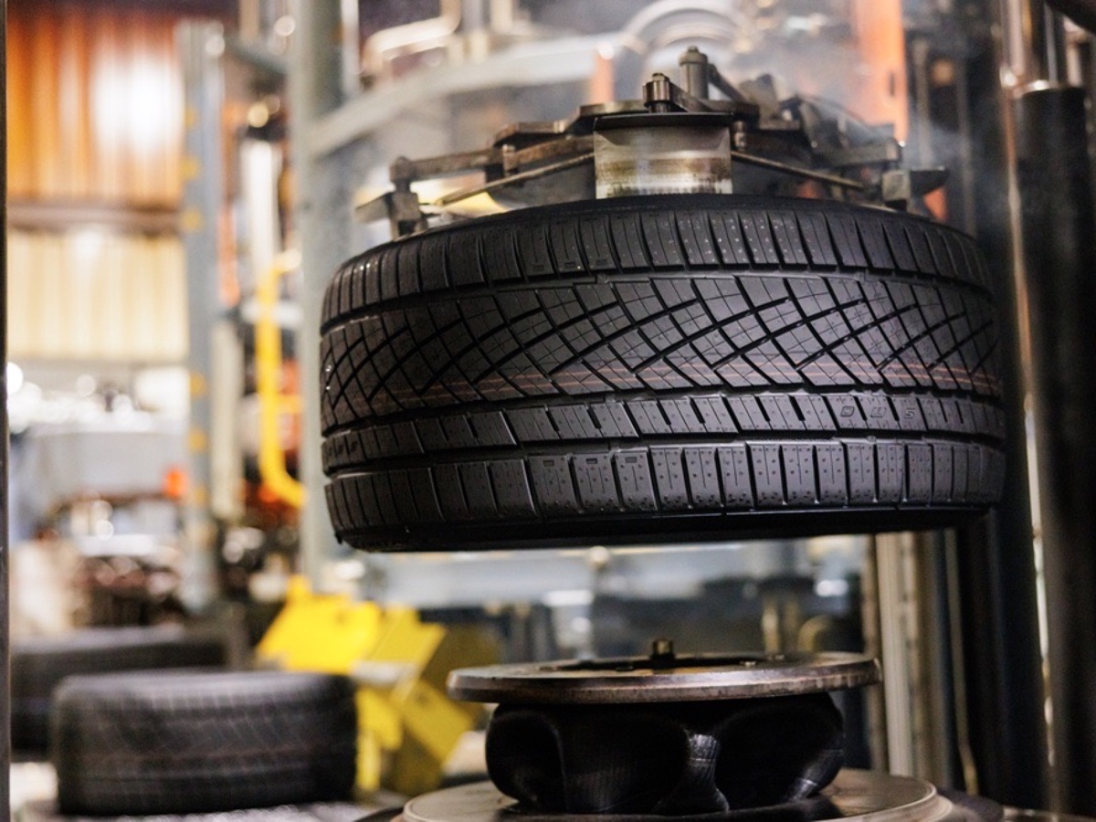 Continental produzione pneumatici Ultra High Performance