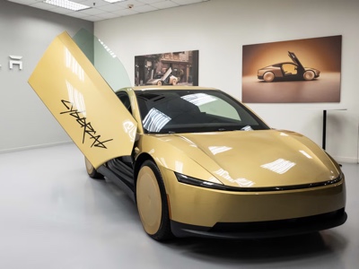 Debutto europeo al Salone di Parigi per il robotaxi Tesla Cybercab
