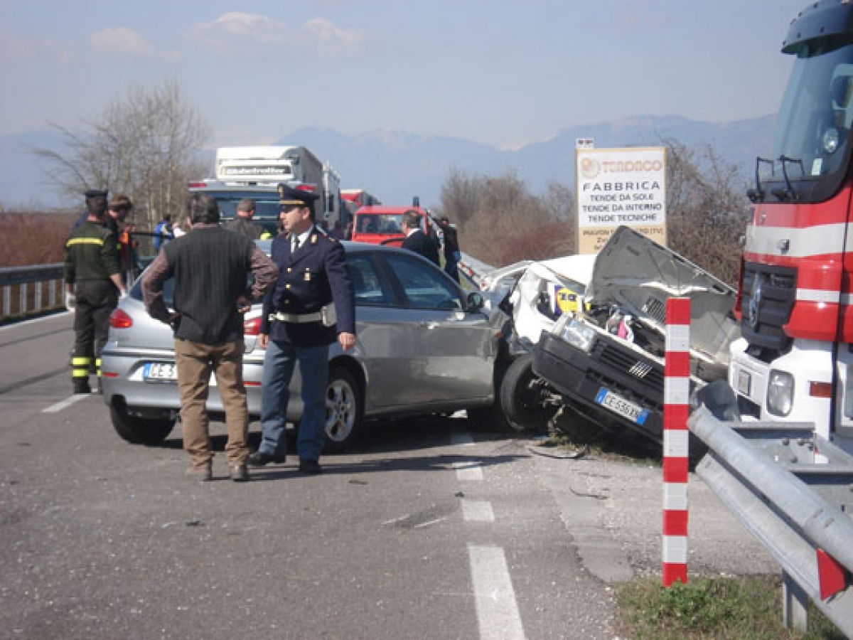 Aci-Istat: diminuiscono gli incidenti stradali