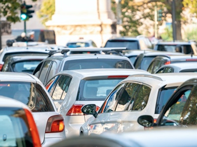 701 auto ogni 1.000 abitanti in Italia: è record europeo