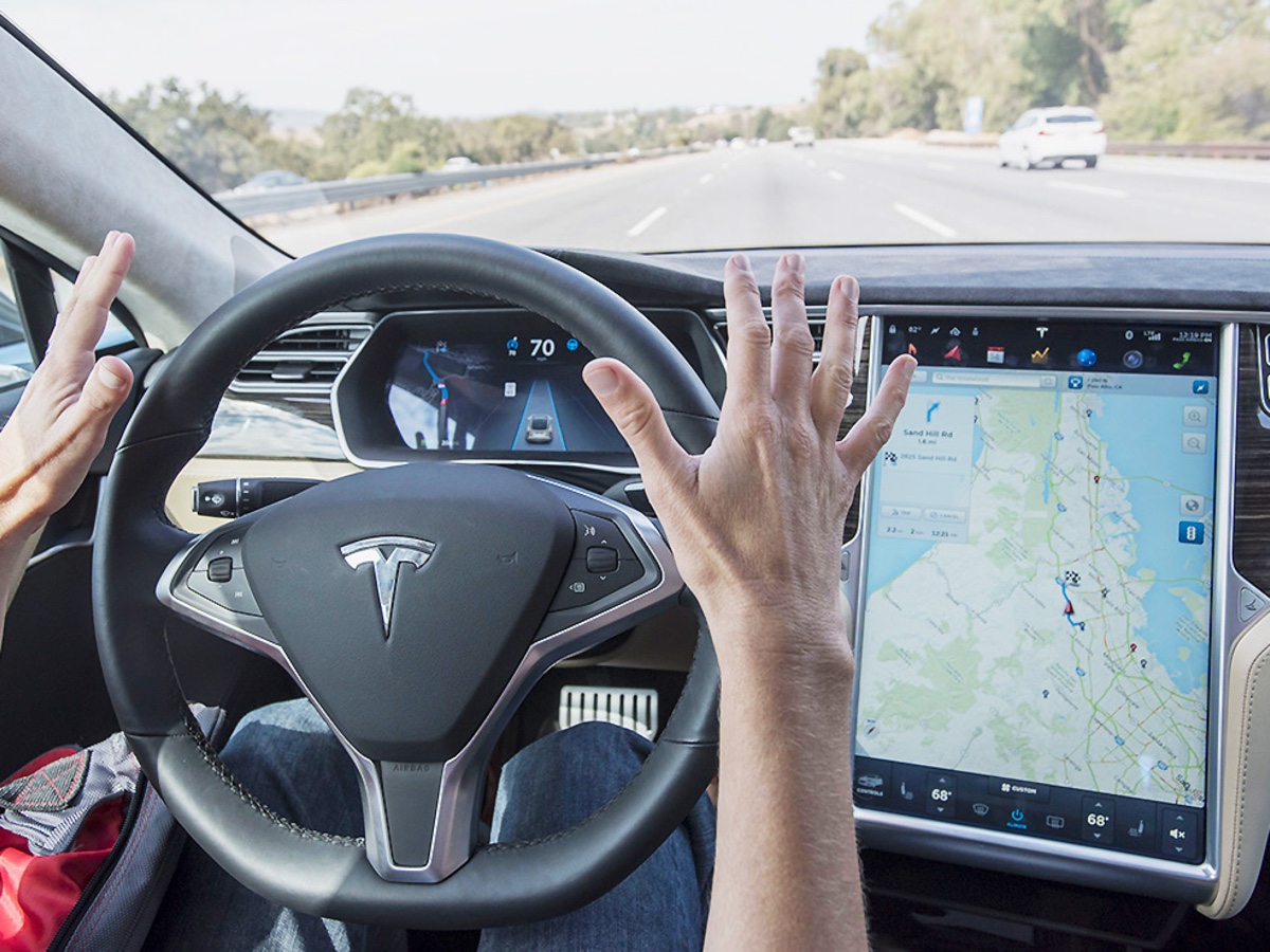 Tesla guida autonoma